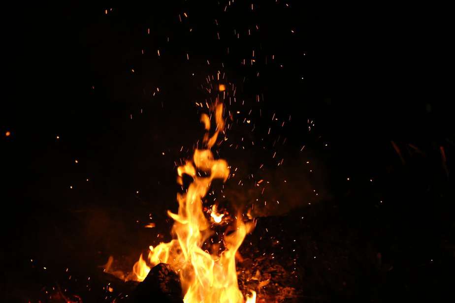 night fire burning sparks